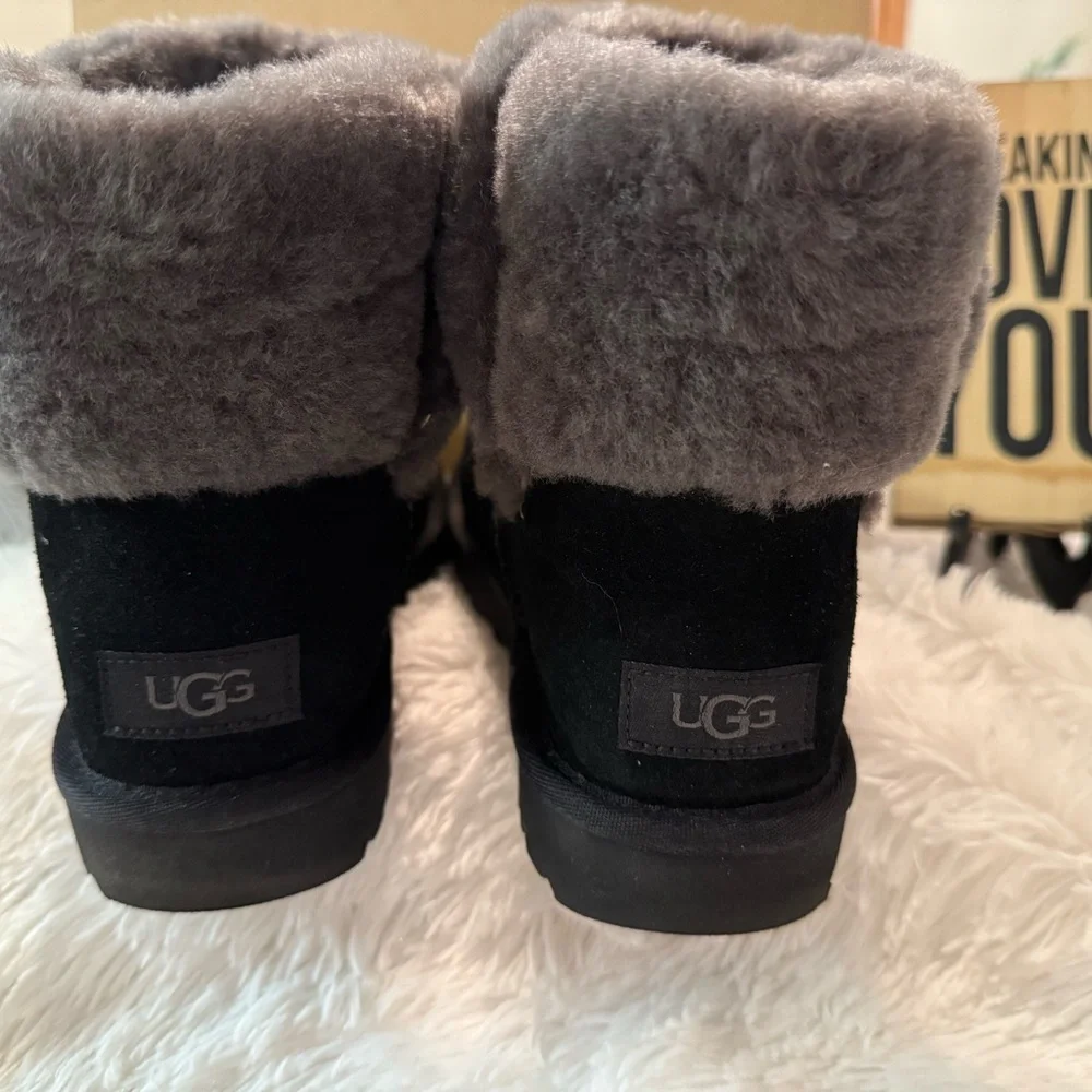 UGG Saniya Mini Bootie - Picture 6 of 13
